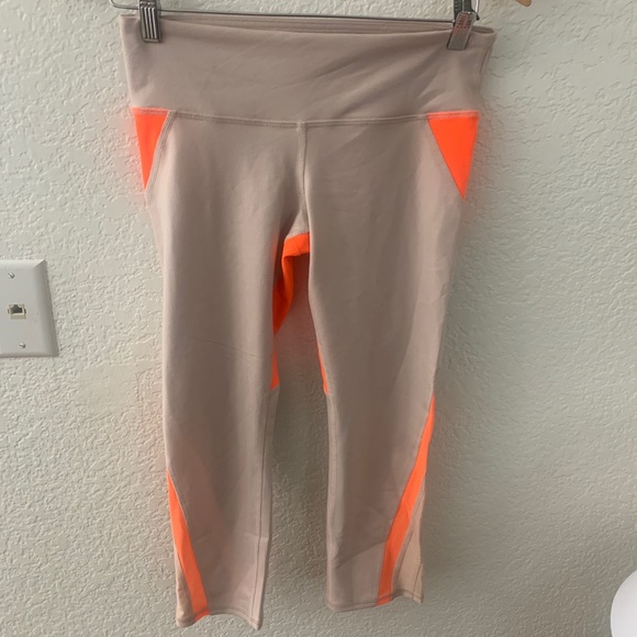 Alo Yoga Range Mesh Capri Leggings - Picture 4 of 9